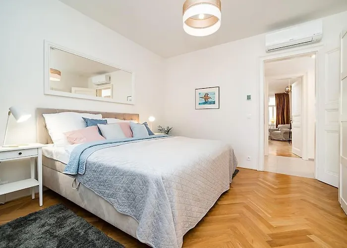 Amazing Two-bedroom With Terrace Prága