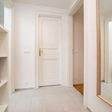 Amazing Two-bedroom With Terrace *