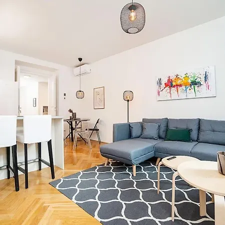 Amazing Two-bedroom With Terrace Lejlighed *