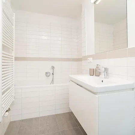 Amazing Two-bedroom With Terrace Lejlighed