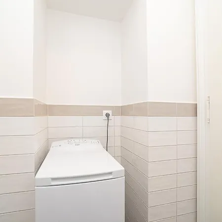 Lejlighed Amazing Two-bedroom With Terrace