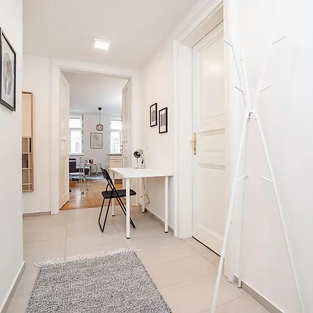 Amazing Two-bedroom With Terrace Lejlighed *