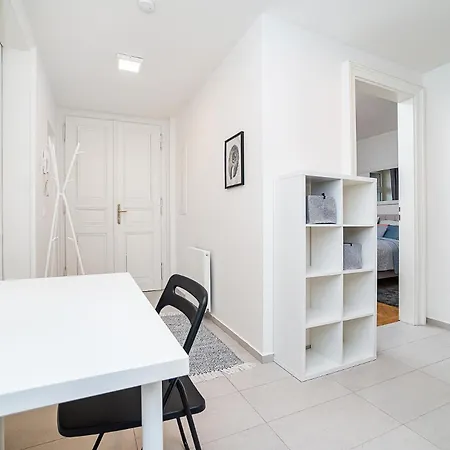 Amazing Two-bedroom With Terrace *