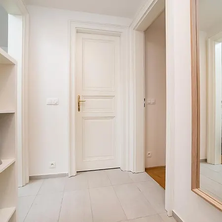 Amazing Two-bedroom With Terrace Lejlighed *