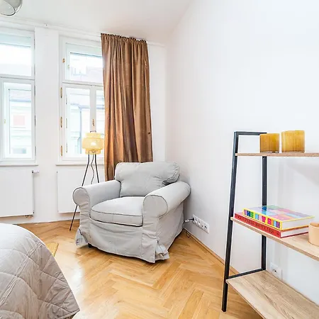 Amazing Two-bedroom With Terrace Lägenhet