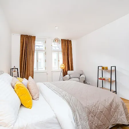 Amazing Two-bedroom With Terrace Lejlighed Prag