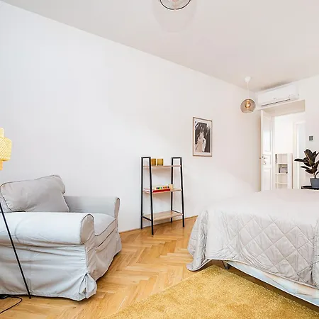 Amazing Two-bedroom With Terrace Prag