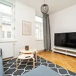 Amazing Two-bedroom With Terrace *