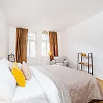 Daire Amazing Two-bedroom With Terrace