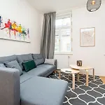 Amazing Two-bedroom With Terrace Daire