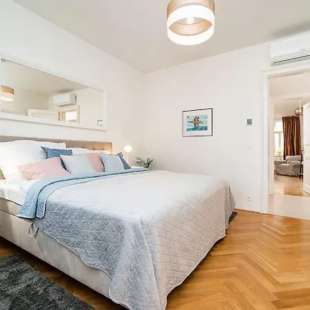Amazing Two-bedroom With Terrace Πράγα