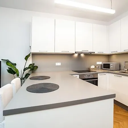 Amazing Two-bedroom With Terrace Πράγα