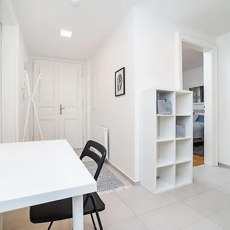 Amazing Two-bedroom With Terrace Appartement