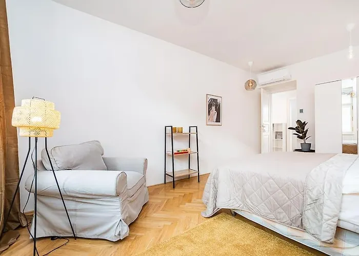 Amazing Two-bedroom With Terrace *